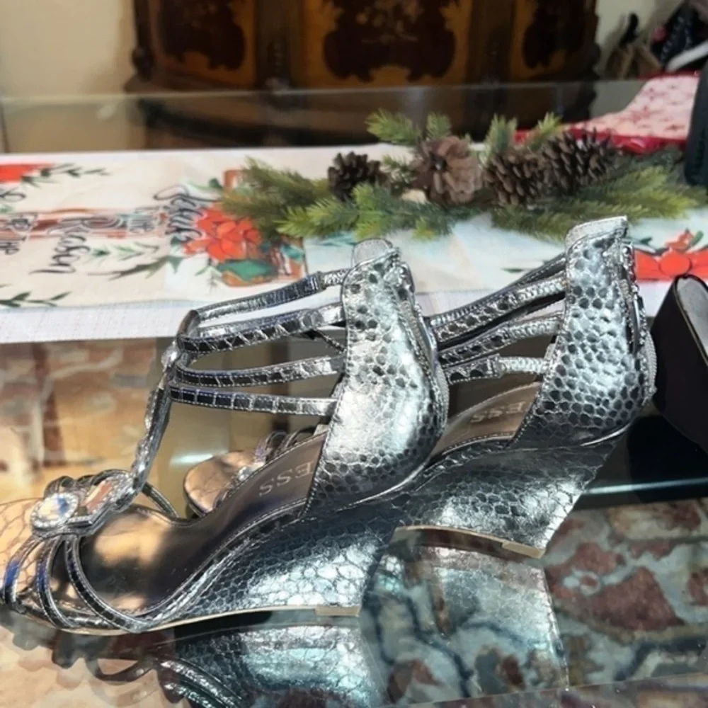 Guess heels about to 4inches, big rhinestones , bright and shiny